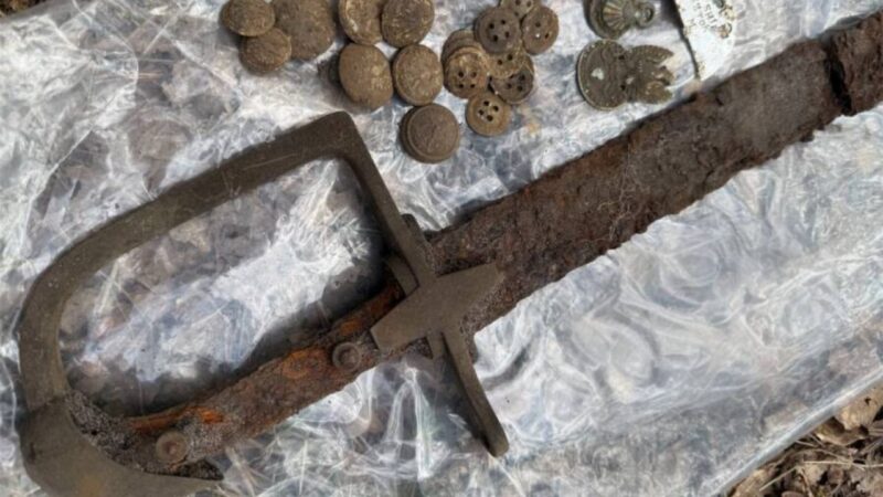 Sabre da Segunda Guerra Mundial é encontrado na Polônia