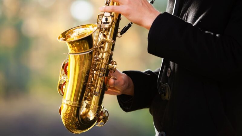 Desaparecido por sete dias toca saxofone para ser resgatado