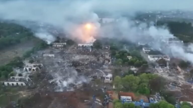 Explosão em fábrica de fogos de artifício deixa 26 mortos na China
