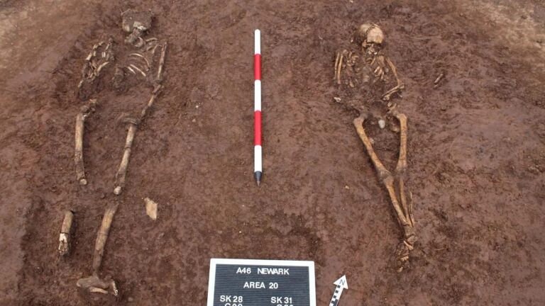 Sepulturas antigas, poço romano e casa anglo-saxônica são achados na Inglaterra