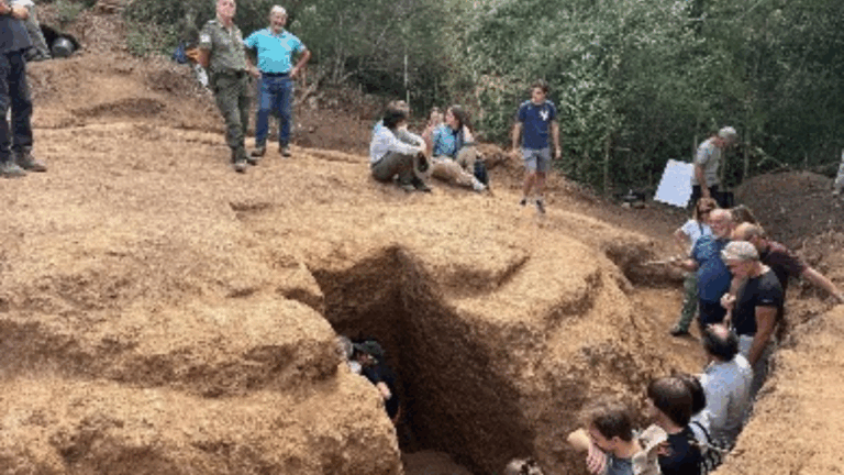 Arqueólogos descobrem segunda tumba etrusca intacta em necrópole na Itália