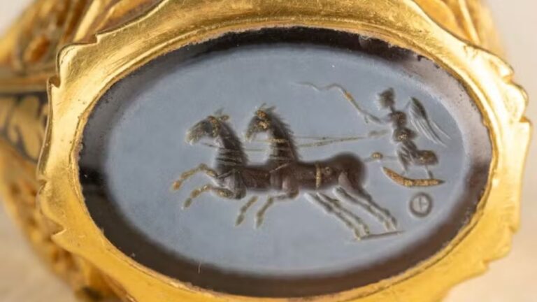 Anel romano encontrado por caminhoneiro pode ter sido escondido há 1.700 anos