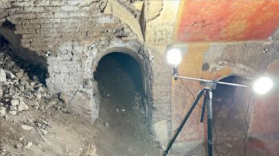 Adolescentes intrometidos descobrem casa romana de 1.800 anos embaixo de colégio