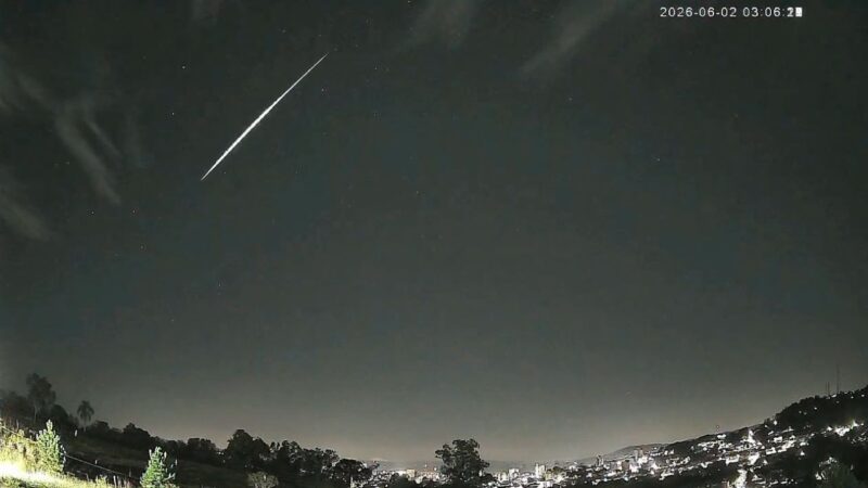 Meteoros ‘fireballs’ iluminam o céu gaúcho em intervalo de poucas horas