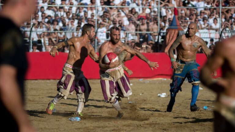 Calcio storico: o jogo da Itália renascentista que inspirou o futebol americano