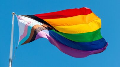 Espanha aprova penas para quem promover terapias de conversão para pessoas LGBTQIA+