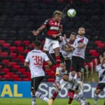 Estudos apontam possível ligação entre cabeceio no futebol e sinais de dano cerebral
