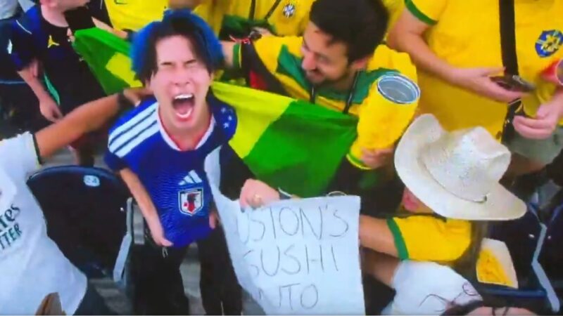 Foto de Fã japonês se torna viral após reviravolta no jogo Brasil x Japão