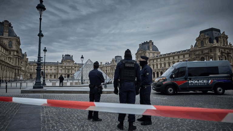 Roubo de joias do Louvre ocorrido em 2025 será transformado em filme e série documental