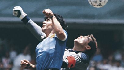 Mano de Dios: os 40 anos do gol mais memorável de Maradona pela Argentina