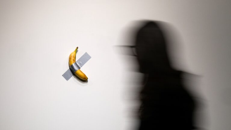 Banana de obra vendida por US$ 6,2 milhões desaparece de museu na França
