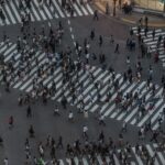 Humanos tendem a caminhar em sentido anti-horário, diz estudo