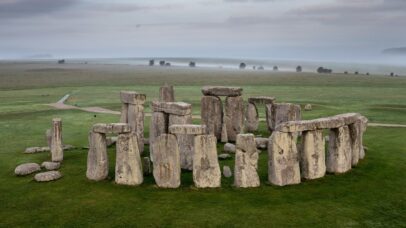 Estrutura de madeira de 5 mil anos pode ter sido precursor de Stonehenge