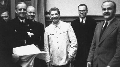Molotov-Ribbentrop: O pacto entre Hitler e Stalin que chocou o mundo