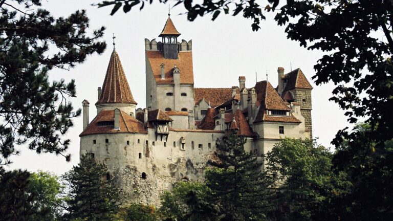 Castelo de Bran: a história e as lendas por trás do Castelo do Drácula