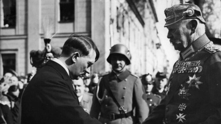 A única visita de Hitler a Paris foi em 23.6.1940: veja o que ele fez na cidade