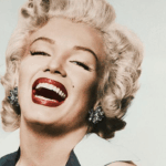 Casaco usado por Marilyn Monroe em homenagem a John F. Kennedy vai a leilão