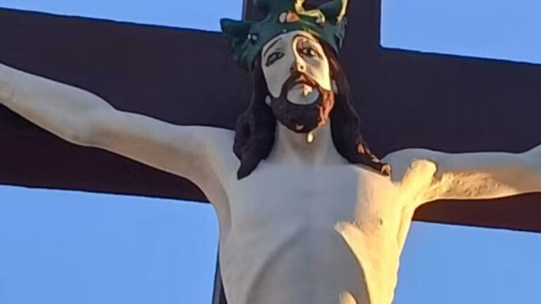 Descaracterização de monumentos sacros vira piada em Carmo do Cajuru