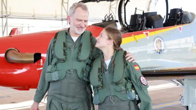 Felipe VI e Leonor celebram reinado com treinamento militar aéreo