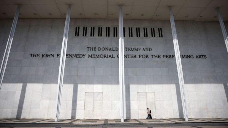 Kennedy Center retira nome de Trump do site após decisão judicial