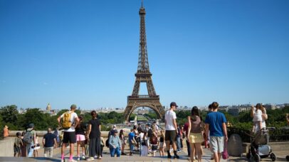 Calor extremo em Paris faz Torre Eiffel fechar as portas mais cedo