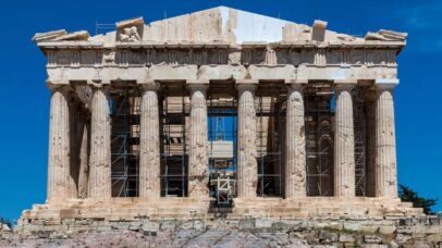 Partenon revela sua face original após 220 anos sob andaimes em Atenas