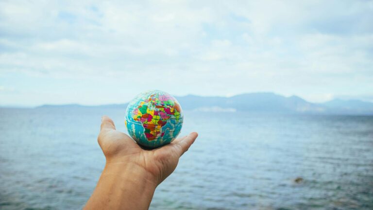 Como o impacto humano nos oceanos coloca em risco a vida em todo o planeta