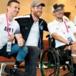 Príncipe Harry visita os Jogos dos Guerreiros e serve churrasco no Texas