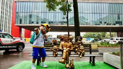 Mauricio de Sousa ganha estátua na Paulista e celebra homenagem