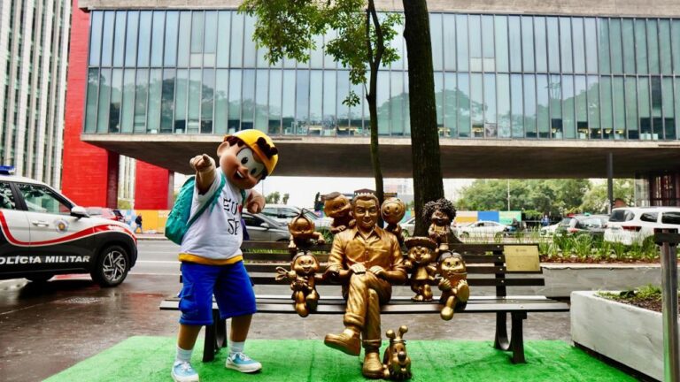Mauricio de Sousa ganha estátua na Paulista e celebra homenagem