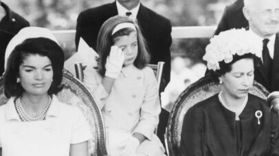 Membro da Família Real consolou o filho de John F. Kennedy após assassinato