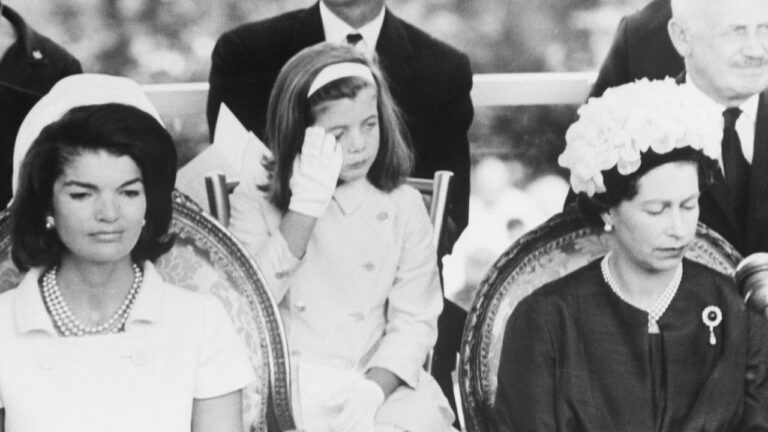 Membro da Família Real consolou o filho de John F. Kennedy após assassinato
