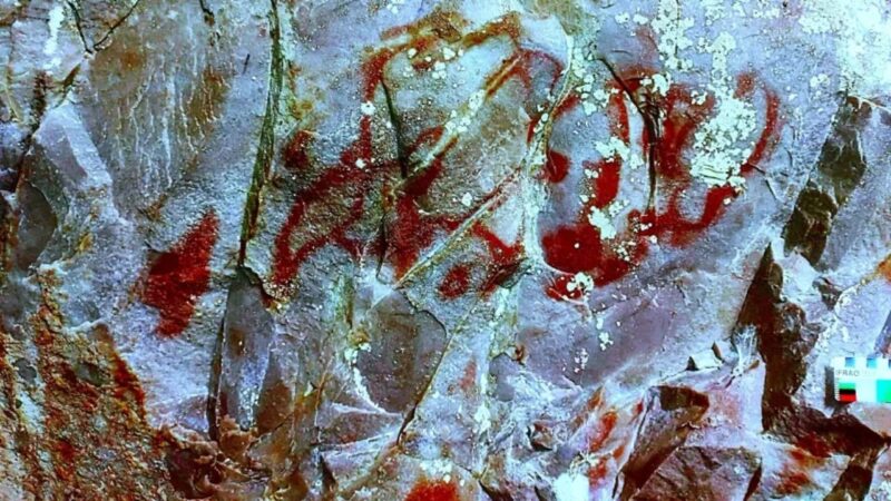 Fotografia de uma das Pinturas rupestres indígenas encontradas na Amazônia