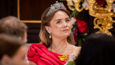 Princesa Ariane estreia tiara aos 19 anos em banquete de Estado