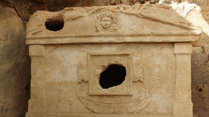 Tumba revela sepultamento de aristocrata na cidade de Olympos