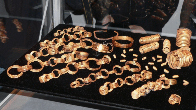 Tesouro de ouro de 3.300 anos intriga arqueólogos na Alemanha