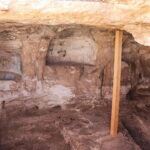 Texto em aramaico revela motivo de selamento de templo romano a Mitra há 1.700 anos