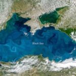 Fenômeno deixa o Mar Negro coberto por tom azul-turquesa
