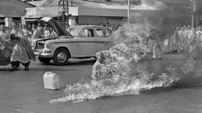 Monge em chamas: a história por trás da foto que chocou o mundo há 63 anos
