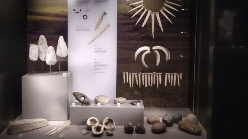 Foto de exposição de itens de Xamã da Idade do Bronze confundida