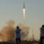 Rússia envia três astronautas à ISS em missão da Expedição 75