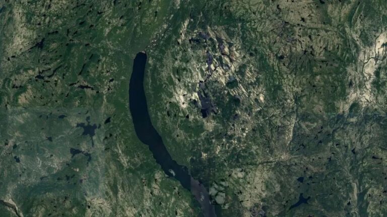 Cientista descobre ao acaso que poço de 25km é antiga cratera de meteoro