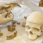 Crânio de criança de 4 mil anos é encontrado em abrigo rochoso na Noruega