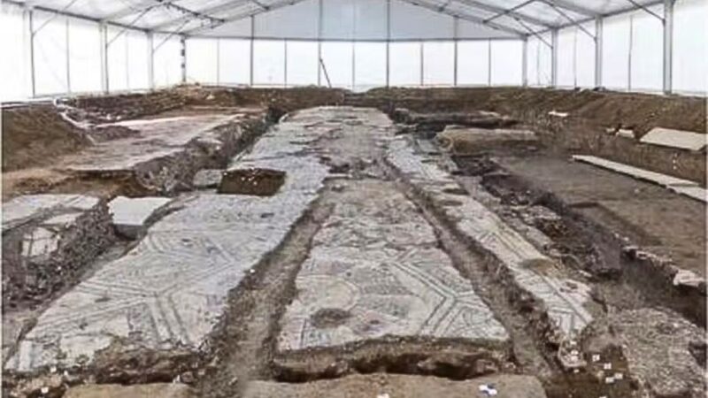 Foto de igreja de 1.600 encontrada na Itália debaixo de mercado