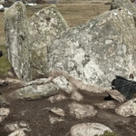 Escavação em antigo Túmulo da Bruxa revela segredos de sepultura neolítica na Escócia