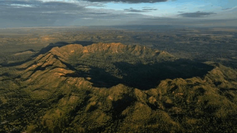 Meteorito explodiu no ar e criou uma das maiores crateras do Brasil