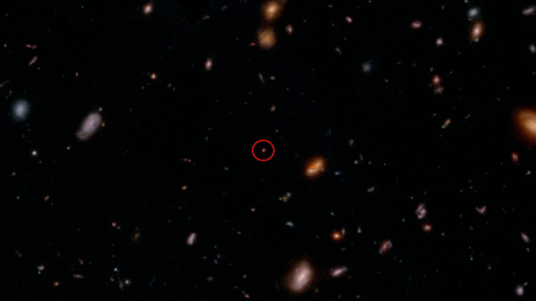 Telescópio James Webb revela galáxias ricas em hélio