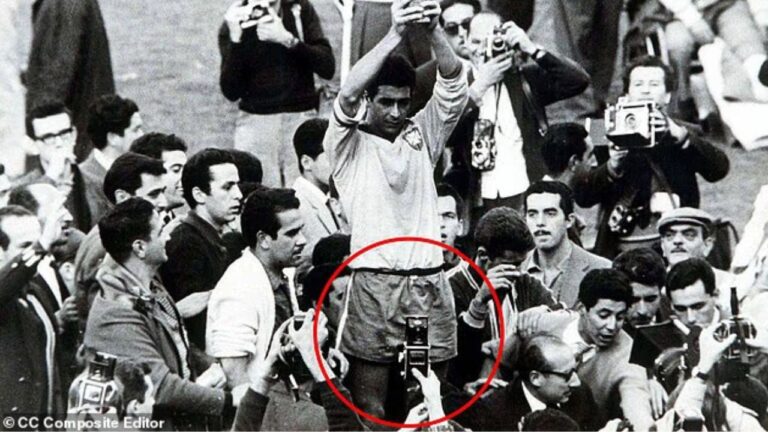 Suposto “celular” em foto da Copa de 1962 alimenta teorias