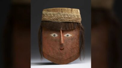 A ‘cabeça falsa’ com cabelo humano e pigmento tóxico de uma múmia de mil anos