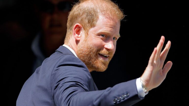 Príncipe Harry chama decisão de ‘farsa’ após perder processo contra tabloide britânico em Londres